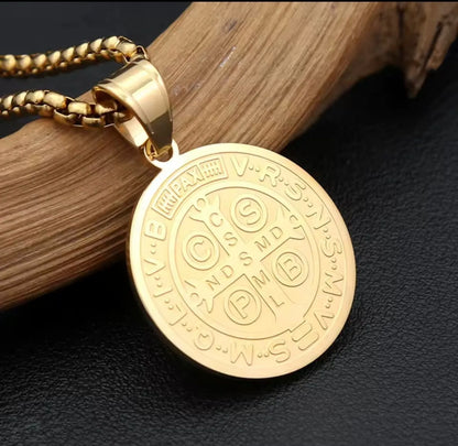 Colgante + Medalla de San Benito Protectora en (Acero Inoxidable 316L) – Oro y Plata